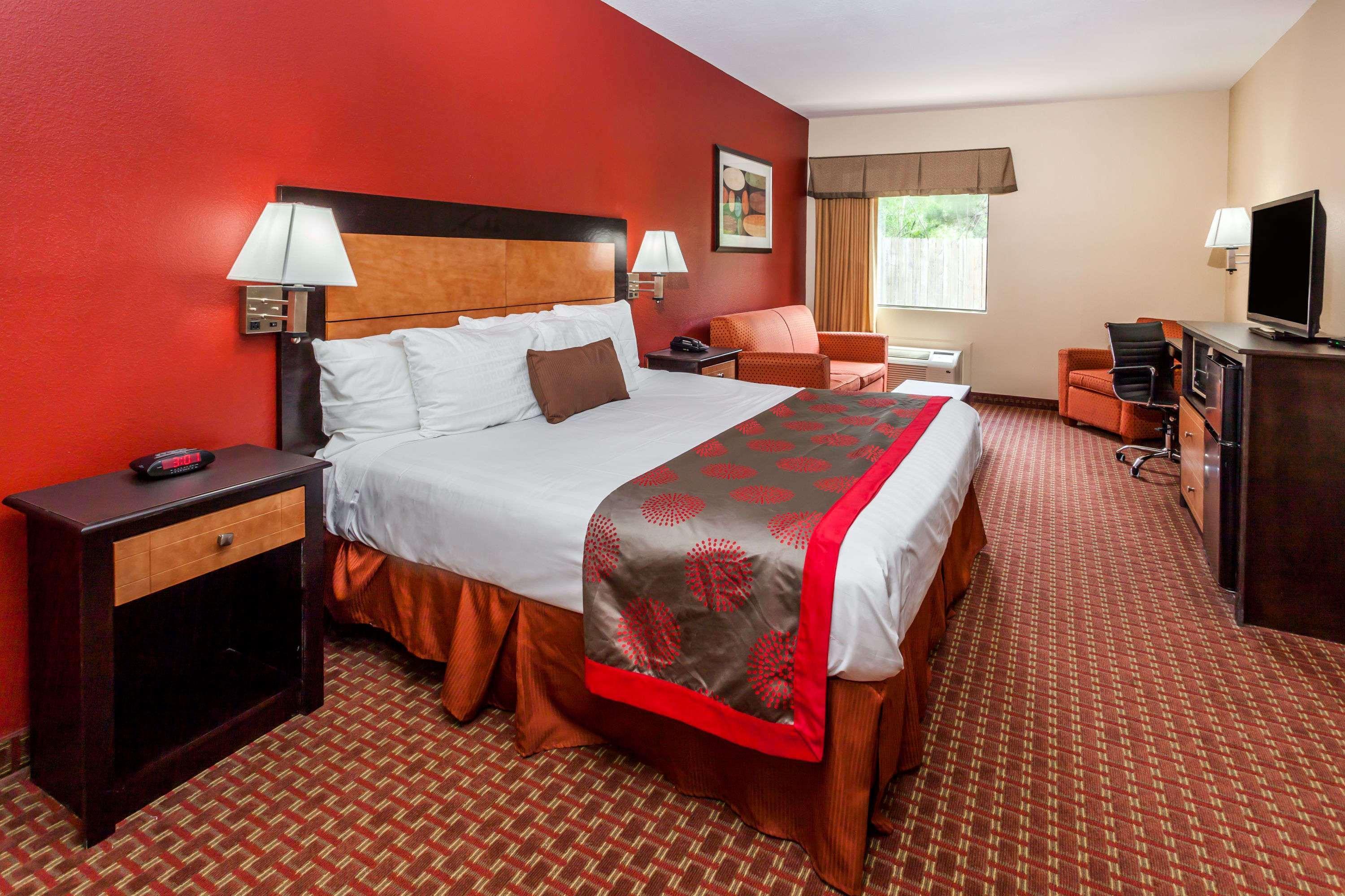 Ramada By Wyndham Locust Grove Hotel Exterior photo