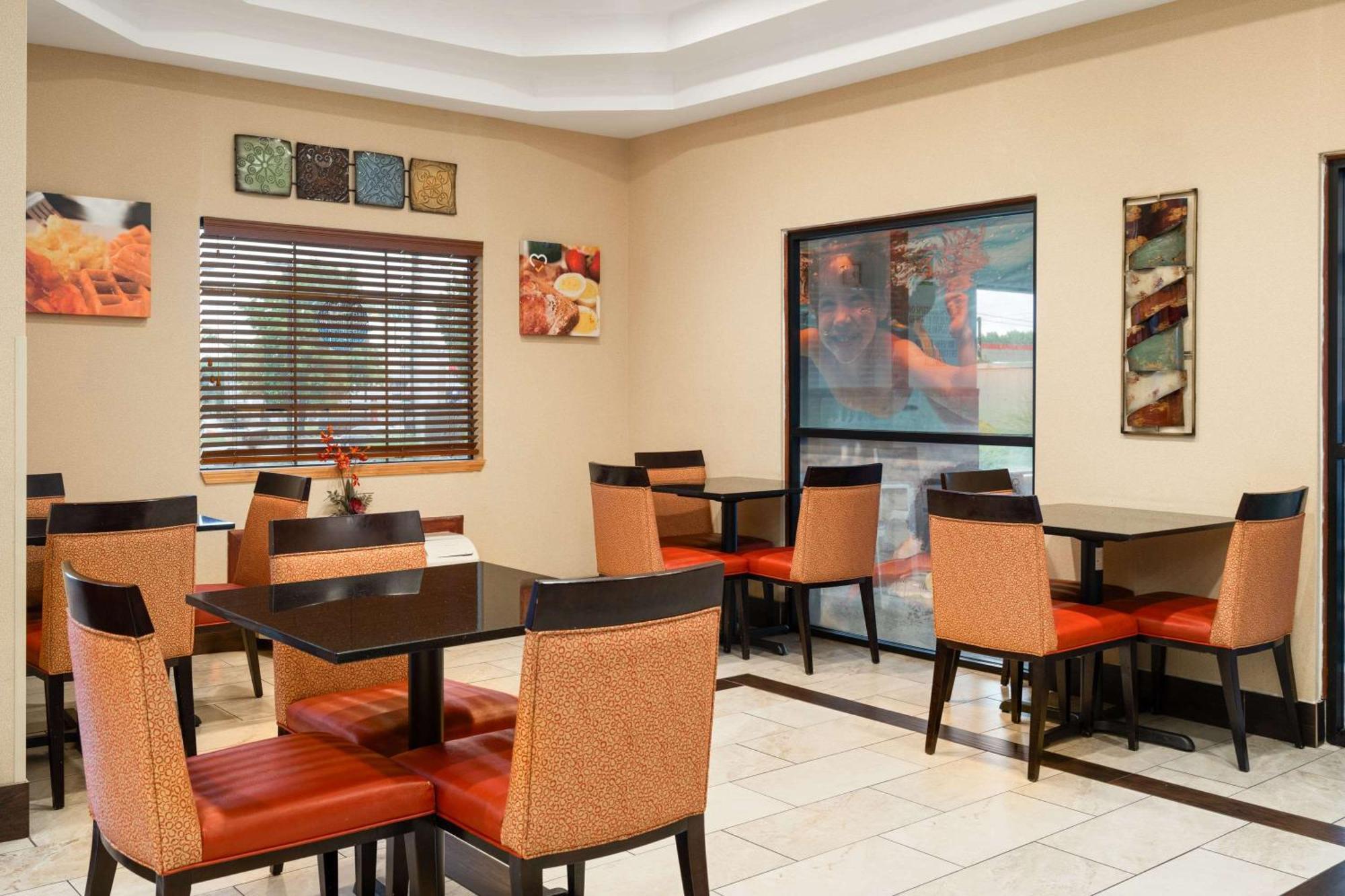 Ramada By Wyndham Locust Grove Hotel Exterior photo