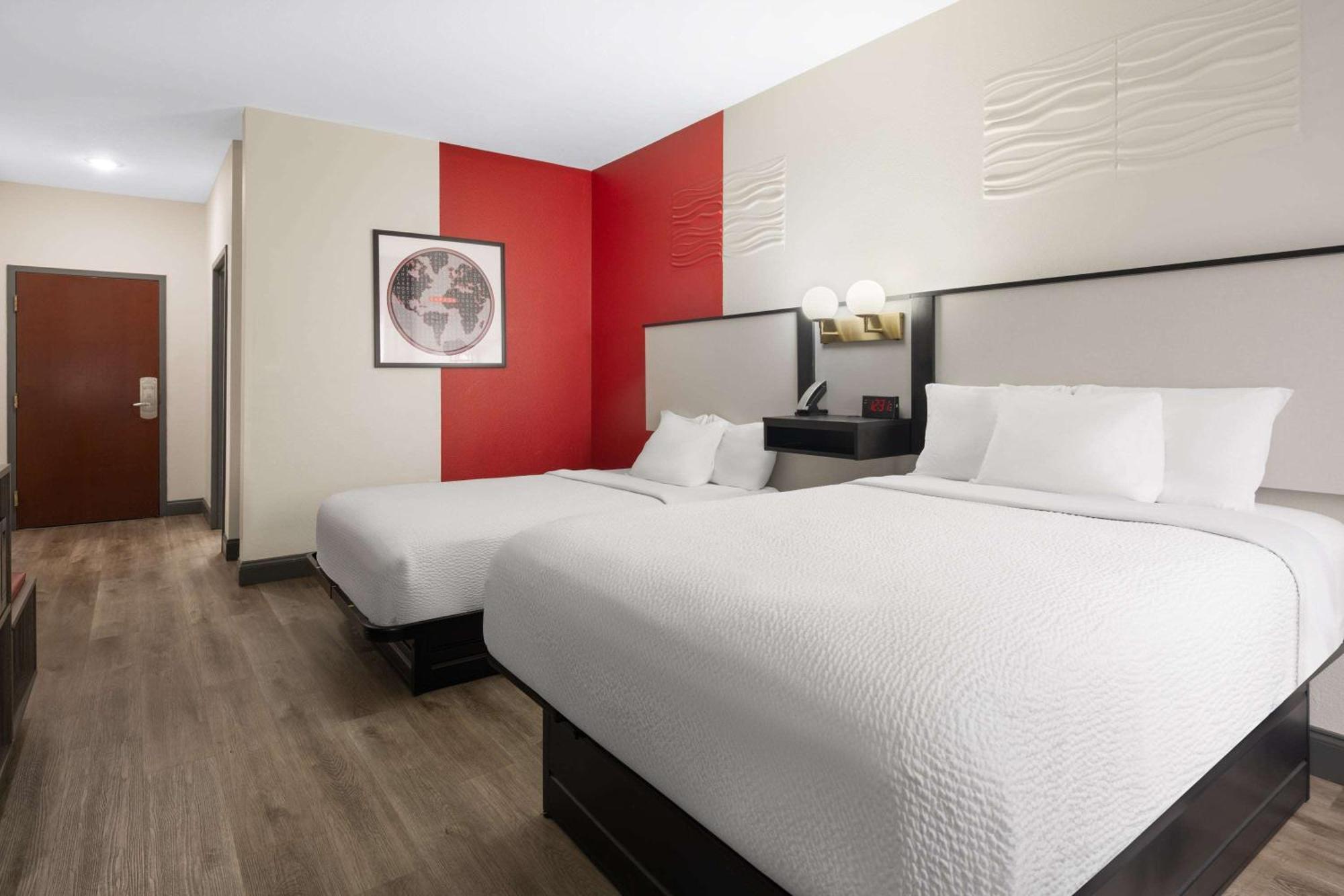 Ramada By Wyndham Locust Grove Hotel Exterior photo